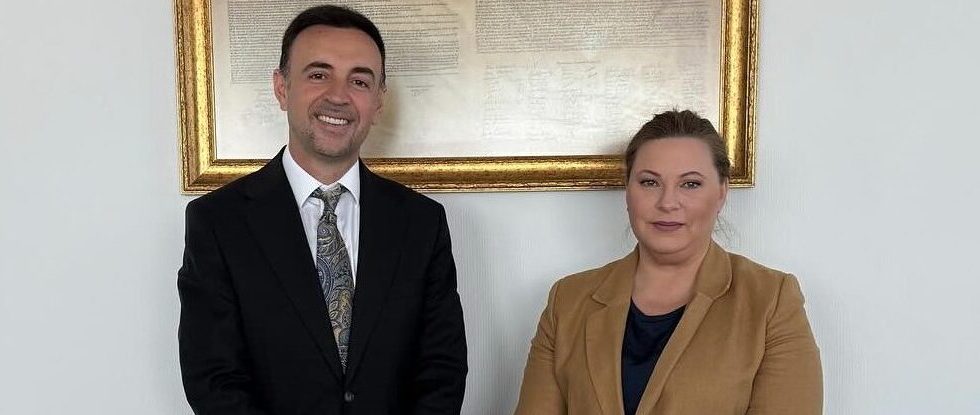 KCS accepts a donation of 350 drug tests from EULEX
