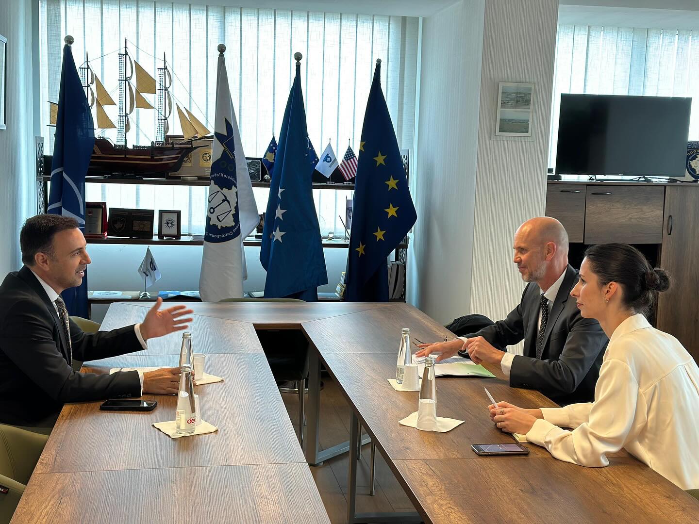 Generalni direktor Kosovske kazneno-popravne službe sastaje se sa guvernerom zatvora u Gjilanu, gospodinom Mads Beyer