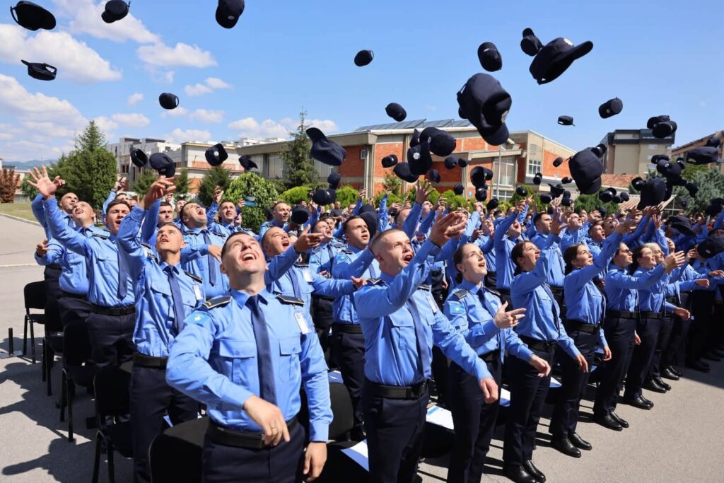 00 oficerë korrektues diplomojnë nga Gjenerata e 46-të e Shërbimit Korrektues të Kosovës